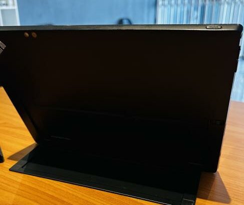 Lenovo ThinkPad X1 Tablet Gen 2 Desmontável 2-in-1 Touchscreen , intel Core i5-7y57 1.20 GHZ 1.60GHZ , 8 GB DDR4 SDRAM,256 GB SSD NVME , 13.3Polegadas
