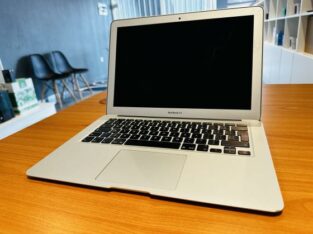 MacBook Air 2017 Limpinho  Intel Core I5 1.60 GHZ  8GB RAM  128 GB SSD NVME  13.3 Inch (1440×900) Intel HD Graphics 6000 1536MB Bateria Excelente  Car