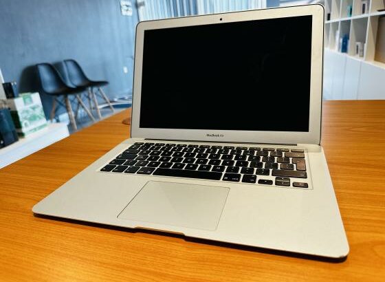MacBook Air 2017 Limpinho  Intel Core I5 1.60 GHZ  8GB RAM  128 GB SSD NVME  13.3 Inch (1440×900) Intel HD Graphics 6000 1536MB Bateria Excelente  Car