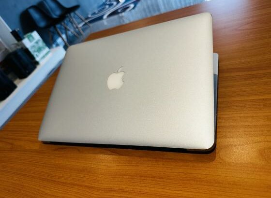 MacBook Air 2017 Limpinho  Intel Core I5 1.60 GHZ  8GB RAM  128 GB SSD NVME  13.3 Inch (1440×900) Intel HD Graphics 6000 1536MB Bateria Excelente  Car