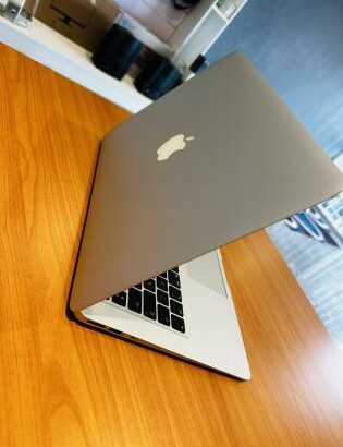 MacBook Air 2017 Limpinho  Intel Core I5 1.60 GHZ  8GB RAM  128 GB SSD NVME  13.3 Inch (1440×900) Intel HD Graphics 6000 1536MB Bateria Excelente  Car
