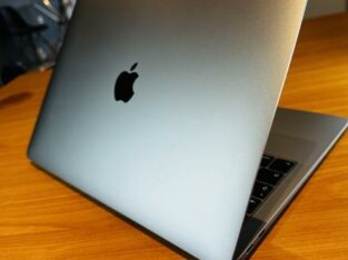 SEMI-NOVO MacBook Air 2019  Retina Display 13-Inch  1.6GHZ Intel core I5  8GB 2133MHZ 128  GB SSD  intel UHD Graphis 617 1536MB  Preço :45.000.00MT
