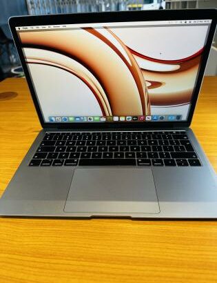 SEMI-NOVO MacBook Air 2019  Retina Display 13-Inch  1.6GHZ Intel core I5  8GB 2133MHZ 128  GB SSD  intel UHD Graphis 617 1536MB  Preço :45.000.00MT