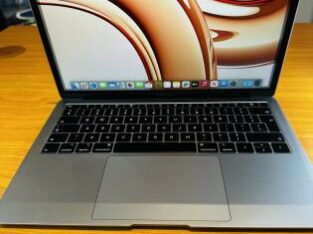 SEMI-NOVO MacBook Air 2019  Retina Display 13-Inch  1.6GHZ Intel core I5  8GB 2133MHZ 128  GB SSD  intel UHD Graphis 617 1536MB  Preço :45.000.00MT  ✅