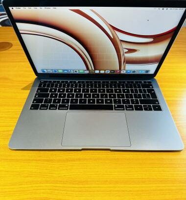 SEMI-NOVO MacBook Air 2019  Retina Display 13-Inch  1.6GHZ Intel core I5  8GB 2133MHZ 128  GB SSD  intel UHD Graphis 617 1536MB  Preço :45.000.00MT  ✅