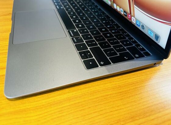 SEMI-NOVO MacBook Air 2019  Retina Display 13-Inch  1.6GHZ Intel core I5  8GB 2133MHZ 128  GB SSD  intel UHD Graphis 617 1536MB  Preço :45.000.00MT  ✅