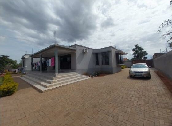 Vende-se T4 na Matola-Rio/Mozal
