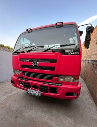 Nissan | UD290 | Manual | 6×4 | 15 Toneladas 🎁