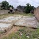 Vende-se este espaço, com uma área de 15/30m na berma da estrada Rua Mário Coluna