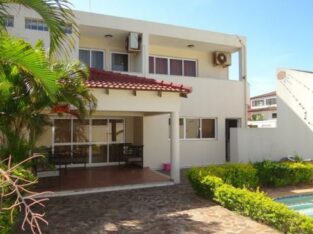 Arrenda-se Moradia Geminada, tipo4 no bairro da costa do sol triunfo 1 condomínio Aysha Garden