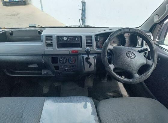 Toyota Hiace Quantum 2006 – Jogo rápido