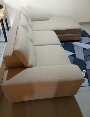 Vendo sofá L 4 lugares espaçoso com pouco tempo de uso
