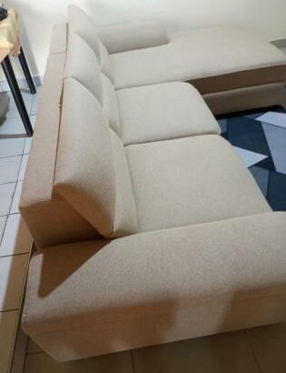 Vendo sofá L 4 lugares espaçoso com pouco tempo de uso