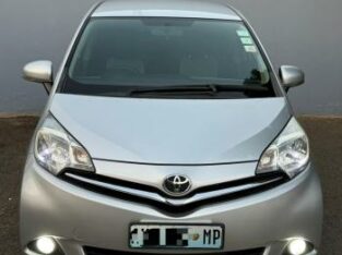 recém importado Toyota ractis l’epice