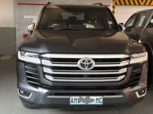 Toyota land Cruiser VX série 300
Comprada na Toyota de Moçambique