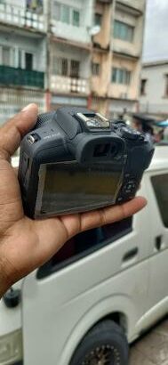Canon EOS R100