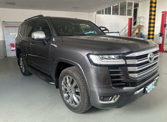 Toyota Land Cruiser VX R 2023