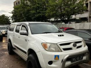 Toyota Hilux com Canopy