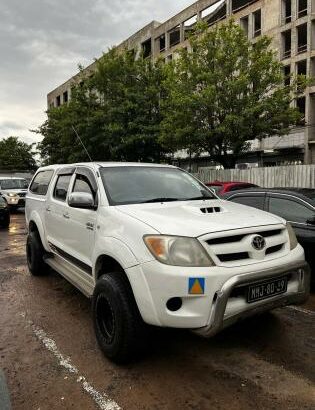 Toyota Hilux com Canopy