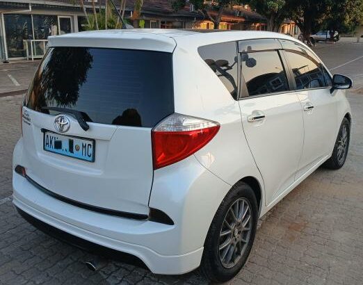 Toyota Ractis 2012 Panorâmico AKH•••MC