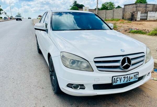 Mercedes-Benz C200 2010 Manual