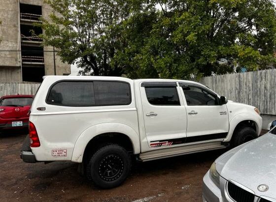 Toyota Hilux com Canopy