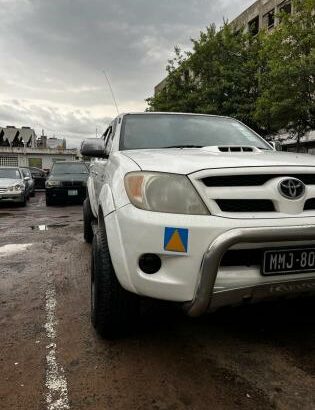 Toyota Hilux com Canopy