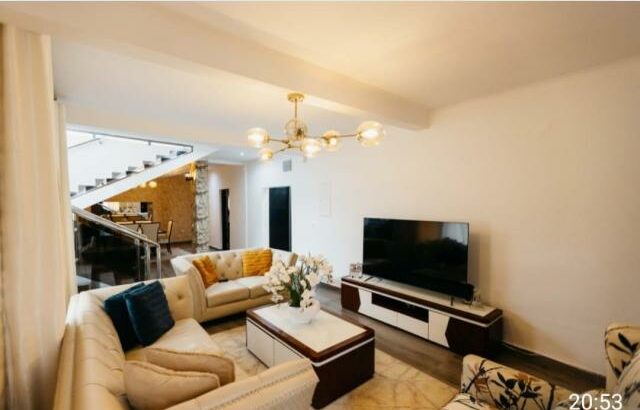 VENDE-SE MORADIA T4 NA SOMMERSCHIELD II, ESC. PORTUGUESA.