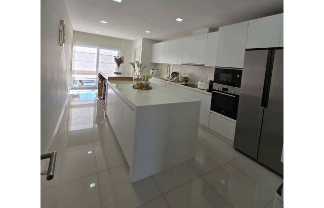 VENDE-SE penthouse T5 no Golf Residence