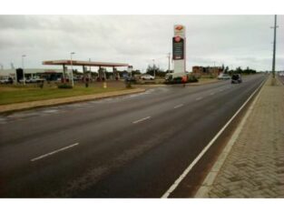 Terreno 20/25 Chiango Frentes Bombas Petromoc & Armazéns Novos
