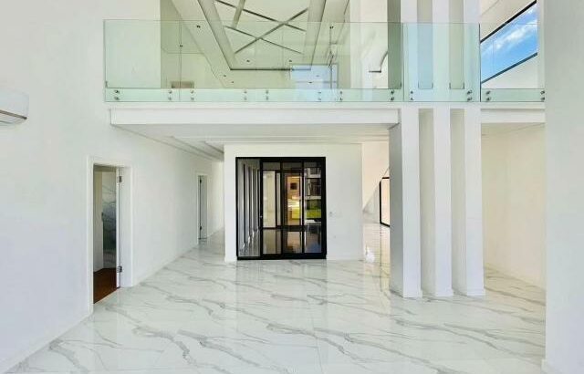 VENDE-SE duplex T4 na Costa do Sol