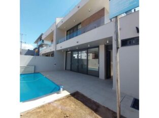 Vende-se moradia T3+1 no Triunfo