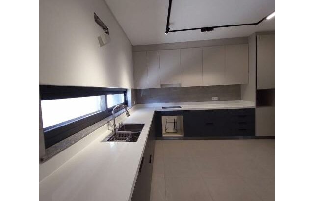 Vende-se moradia T3+1 no Triunfo
