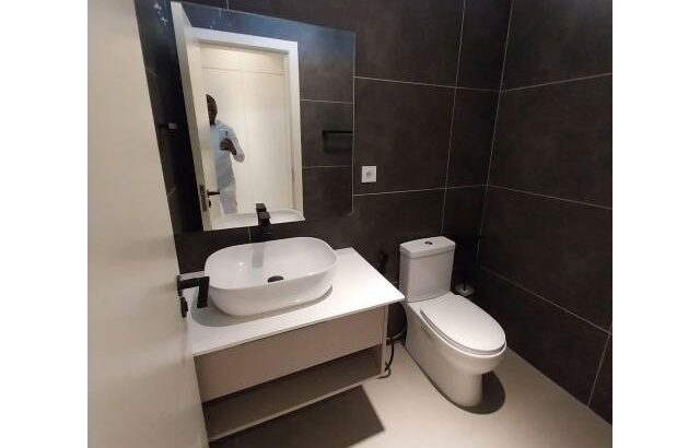 Vende-se moradia T3+1 no Triunfo