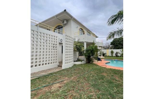 Vende-se moradia T4 na Sommerschield