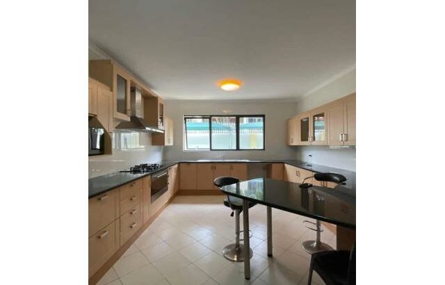 Vende-se moradia T4 na Sommerschield