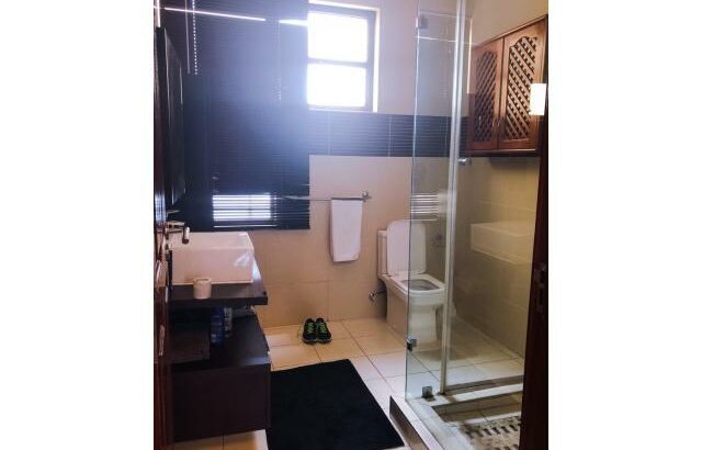 VENDE-SE Triplex T3 na Julius Nyerere