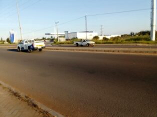 Chiango via Albazine: Frente a Armazém Terreno 20/25