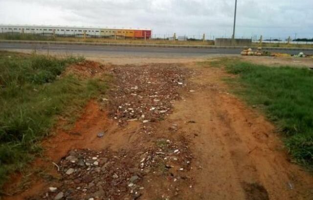 Chiango via Albazine: Frente a Armazém Terreno 20/25