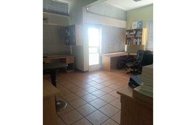 Arrenda-se escritório mobilado na polana