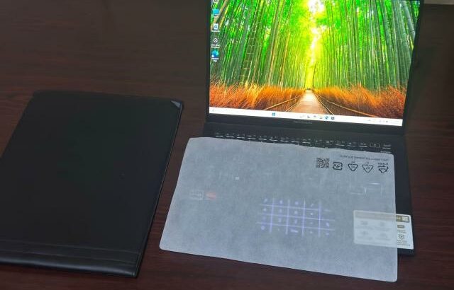 Asus ZenBook OLED, AMD Ryzen 5, 13TH Gen Executivo