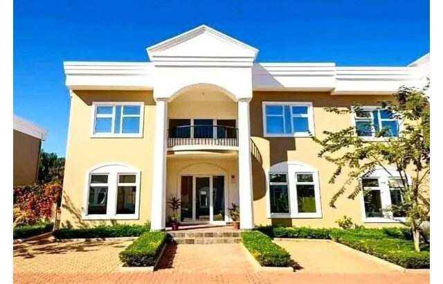 VENDE-SE moradia T4 + 1 no Condomínio Elite