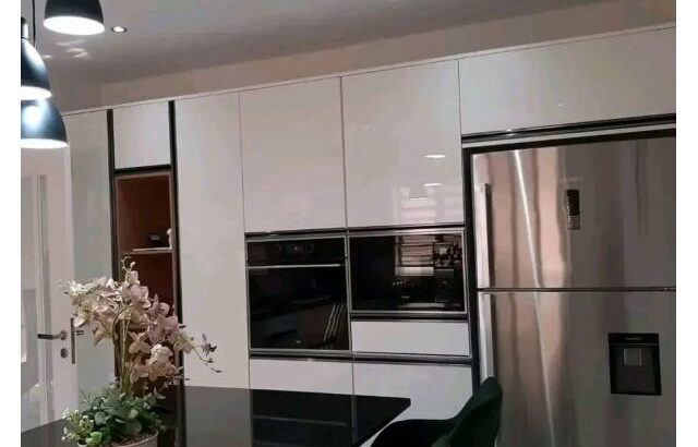 VENDE-SE moradia T4 + 1 no Condomínio Elite