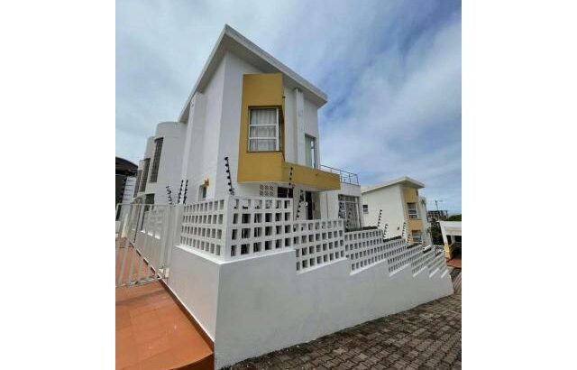 Vende-se moradia T4 no Diplomatic Village