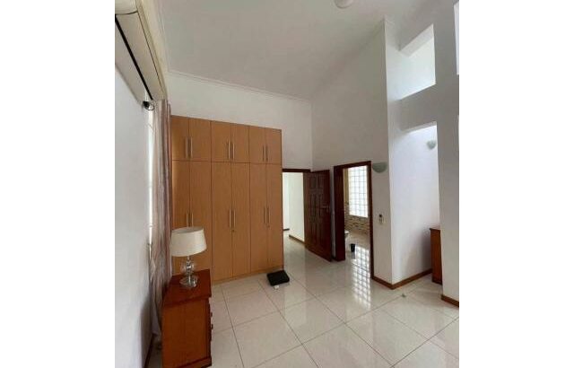 Vende-se moradia T4 no Diplomatic Village