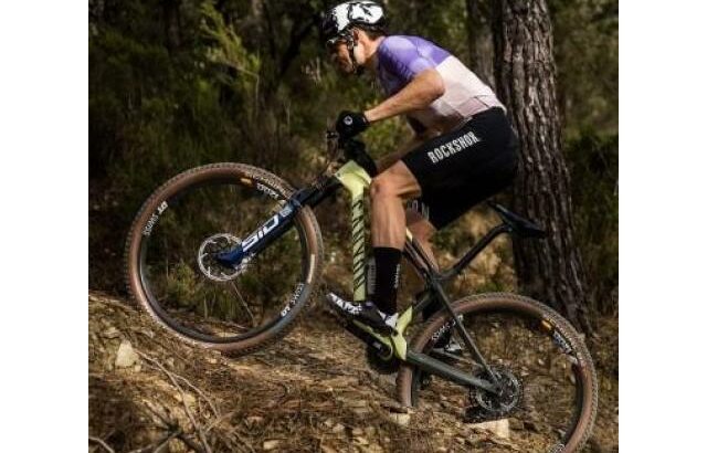 2025 Canyon Lux World Cup CFR AXS Mountain Bike ~ KINGCYCLESPORT