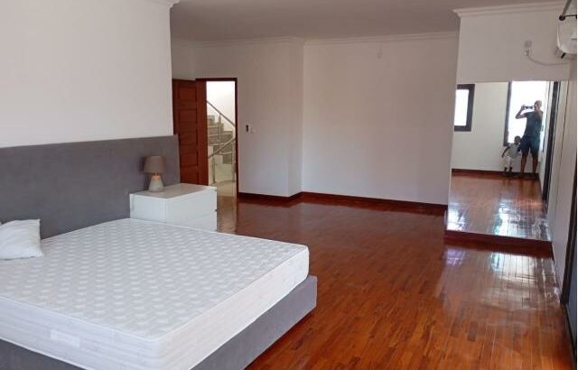 Arrenda-se Luxuosa Moradia T5 Mobilada no condomínio Garden Sommerschield