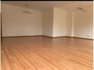 Vende-se Luxuoso Apartamento T3 no prédio amarelo na 24 de julho