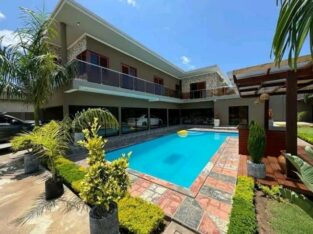 Vende-se Luxuosa Moradia T4 no tchumene