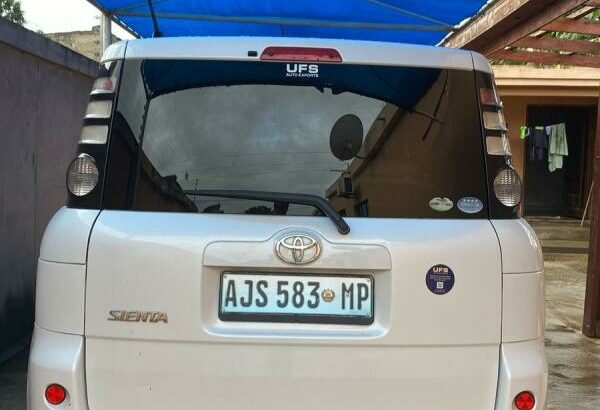 Toyota Sienta AJS•••MP